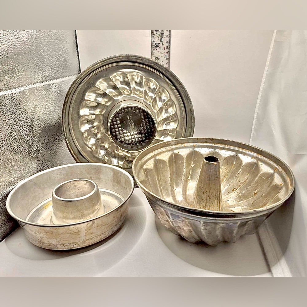 Antique / Vintage Cake Pan Lot - 3 Round Bundt Mold Pans Spring Form 6” - 9”